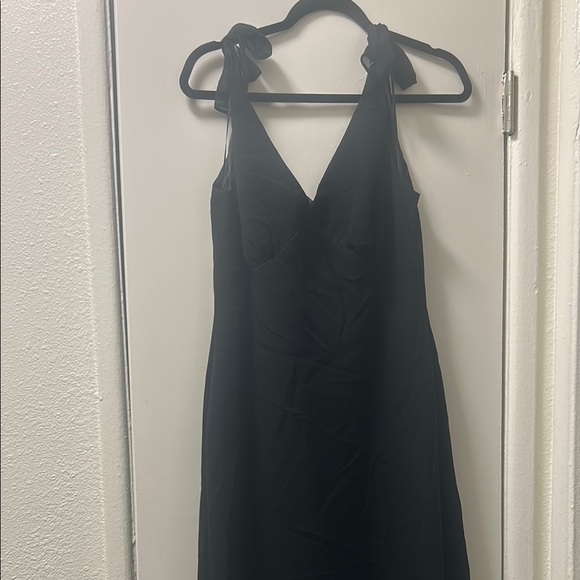 Studio I Dresses & Skirts - Studio I Black Sleeveless Sheath Dress